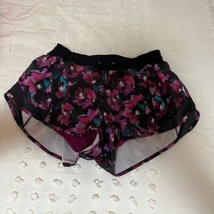 LULULEMON SHORTS - SIZE 6